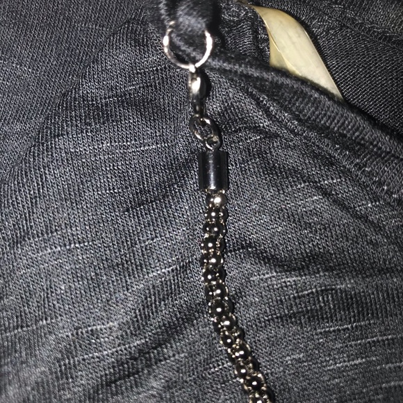 Black short sleeves top with metal removable tie - Picture 5 of 8